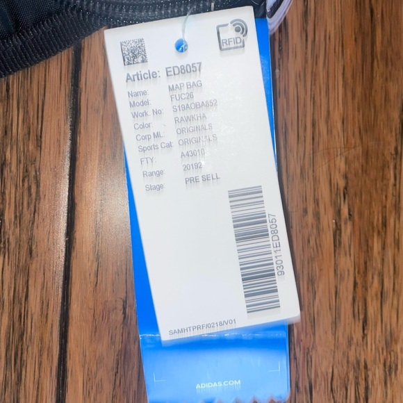 NWT Adidas crossbody bag sport bag phone bag travel bag small bag fall bag - Picture 8 of 16